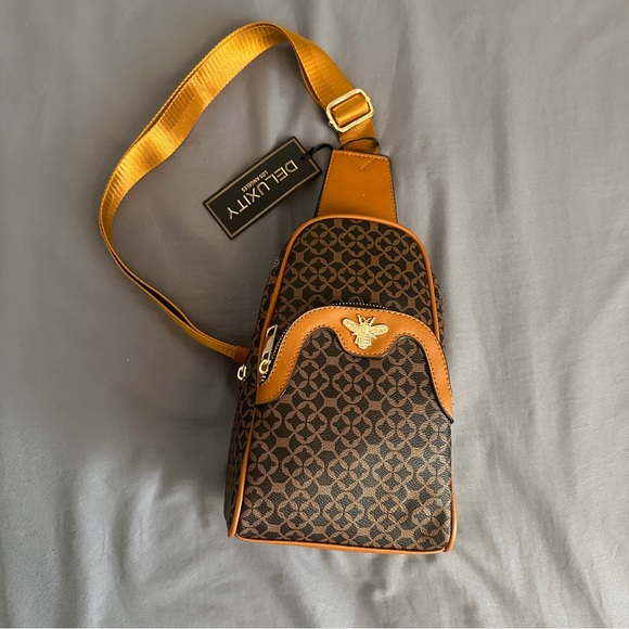 Deluxity Brown Crossbody Bag - Picture 1 of 6